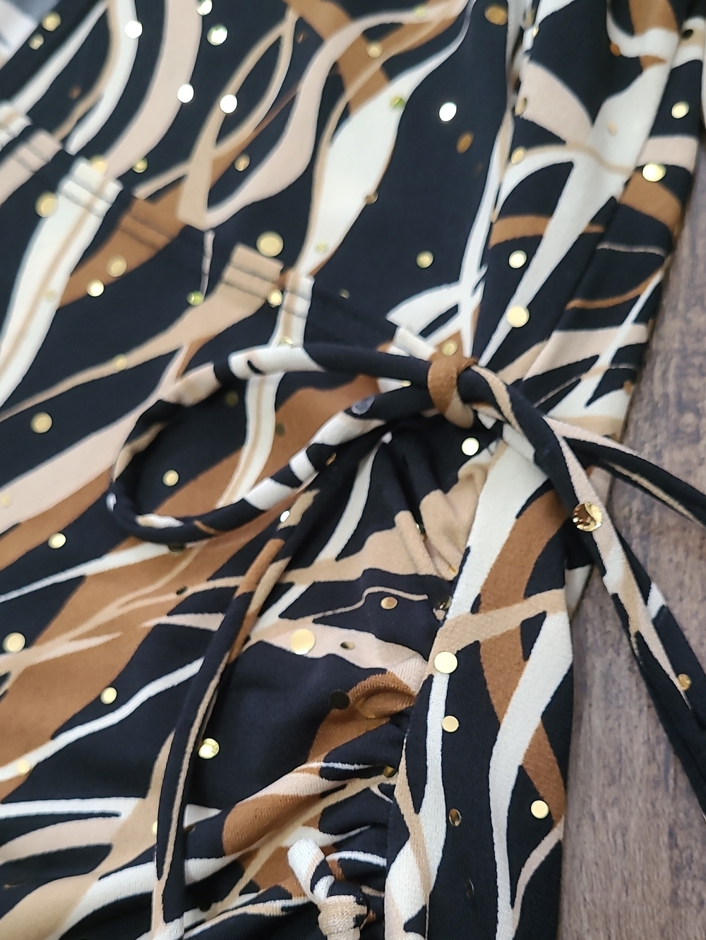 Gorgeous Abstract Blouse - Picture 4 of 6
